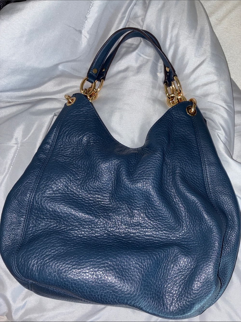 Michael Kors Navy Pebbled Leather Shoulder Bag with Gold Hardware - Picture 2 of 6